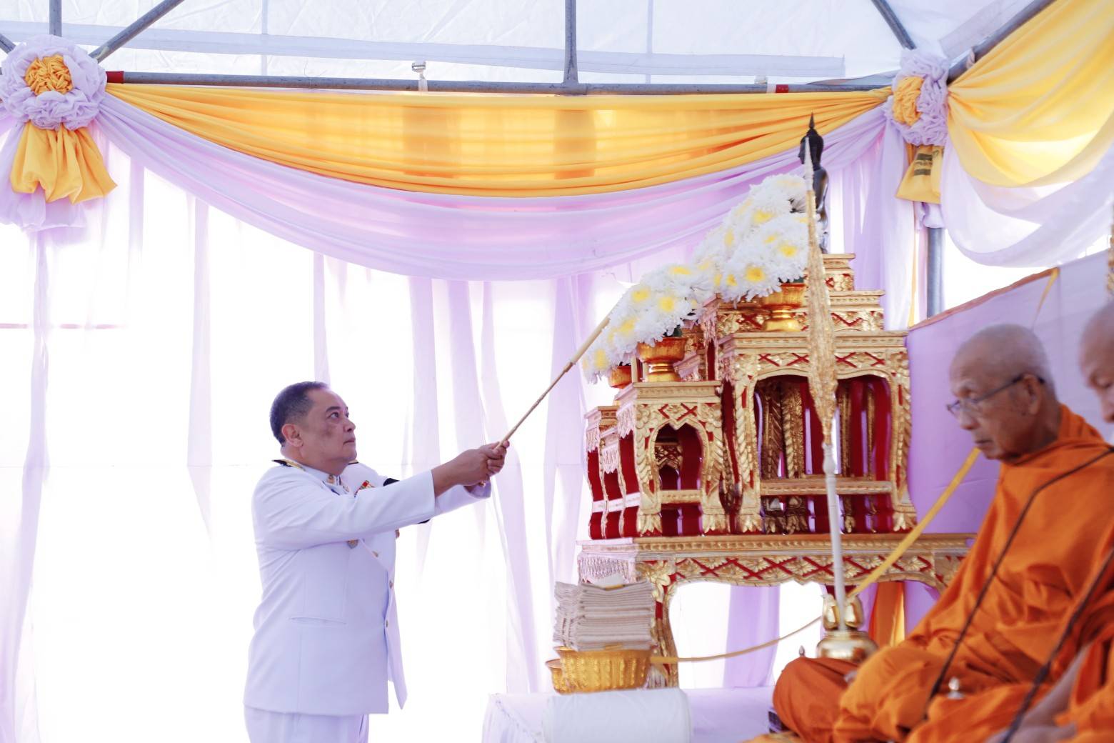 title - วันอังคารที่ 13 ตุลาคม 2569ิ เวลา 07.30 นายประเสริฐ กาญจนเกียรติกุล ปฏิรูปที่ดินจังหวัดบุรีรัมย์ มอบหมาย นางนวลละออง ชูมาตย์ ผู้อำนวยการกลุ่มยุทธศาสตร์และการปฏิรูปที่ดิน พร้อมข้าราชการและเจ้าหน้าที่ ส.ป.ก.บุรีรัมย์ ร่วมพิธีทำบุญตักบาตรถวายเป็นพระราชกุศลแด่พระบาทสมเด็จพระบรมชนกาธิเบศร มหาภูมิพล อดุลเดชมหาราช บรมนาถบพิตร เนื่องในวัน 